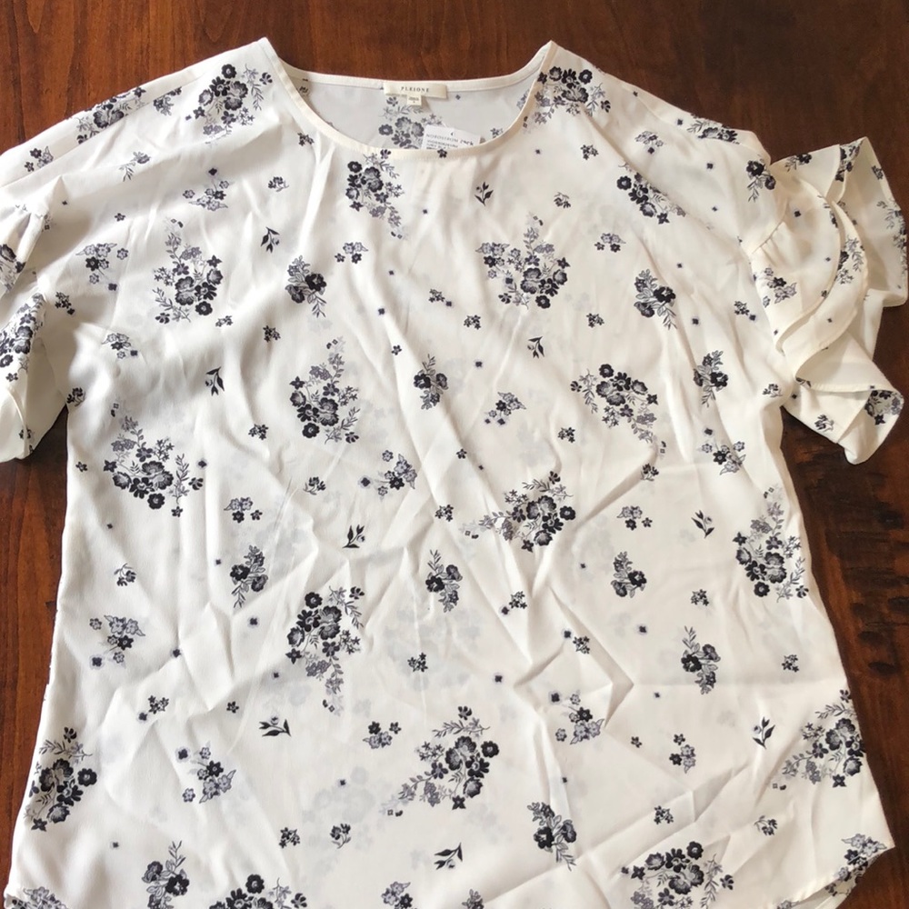 Ruffle sleeves